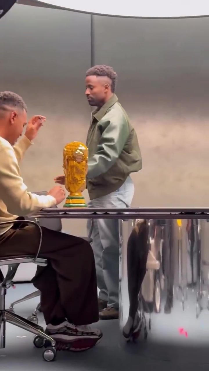 网页版官方登录入口-世纪广告！马卡：维尼修斯替身晒花絮 4位巨星是否同时在场引猜测